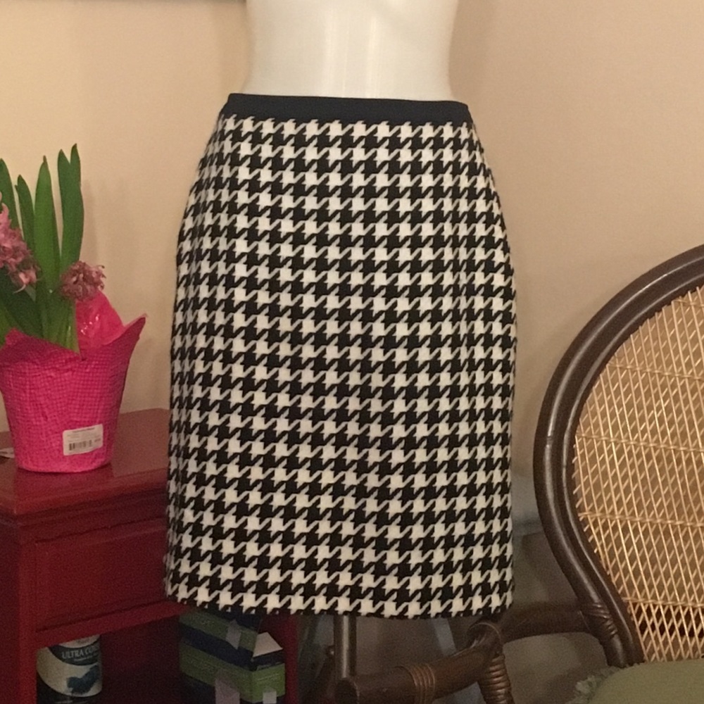 2/$12.  Houndstooth Skirt - Perfect for Bama Fans